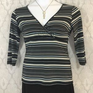 New York & Co Crisscross Plunge 3/4 Sleeve Top